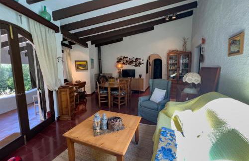 Villa en Cala Morell con piscina privada en el bosque - Foto 33