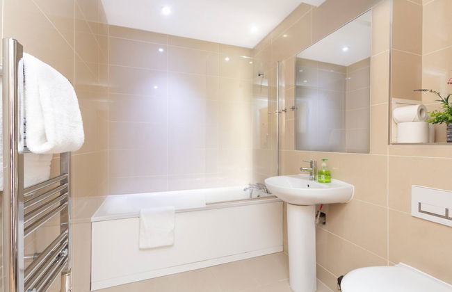 Skyvillion - Tower Point Enfield 1bed With Balcony - Photo 8