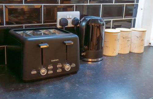 Crew Quarters - Your Ideal Stay in Bury - Photo 59