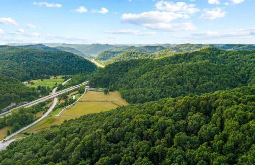 Hot Tub & WiFi - Romantic Hideaway - Foto 5