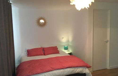 Votre mini maison en plein cœur du centre ville -terrasse - et parking privé sur place clos - draps et ménage inclus - Photo 9