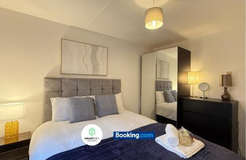 2 Bedroom Ap Close to Woking town with Free Parking - Photo 6