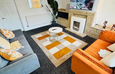 Swanky Dudley Retreat - Foto 1