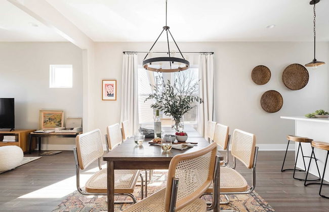 Shelton & Urban by Avantstay Sleeps 20! 2 Unit Buyout! Spacious Design - Photo 2