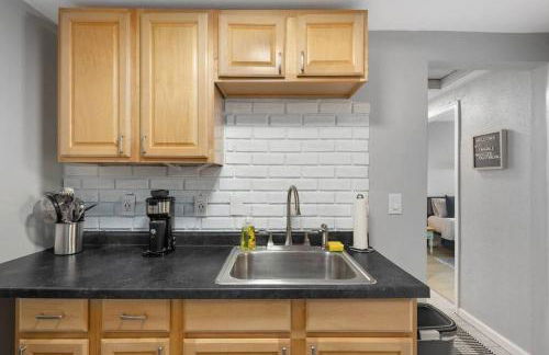 Great Location! 2BR - King Bed - Private Laundry - Foto 4