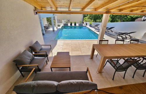 Mare`s Private House 1st floor with Pool - Foto 7