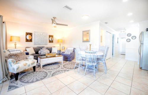 Village Breeze - Heated Pool, Private Patio, Village and Beach! - Foto 10