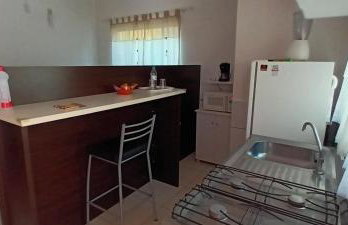 Apto 1 Quarto com Varanda e Estacionamento perto da praia - Foto 17