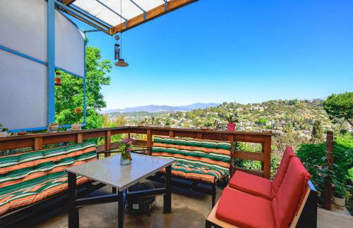 Scenic Retreat with Deck & Stunning Views in LA - Foto 26