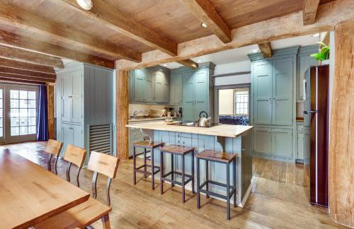 Timeless Winesburg Farmhouse with Deck - Foto 9