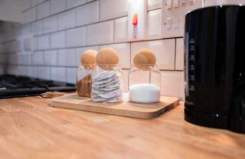 Luxurious 3-Story Townhouse, sleeps up to 10! - Foto 17