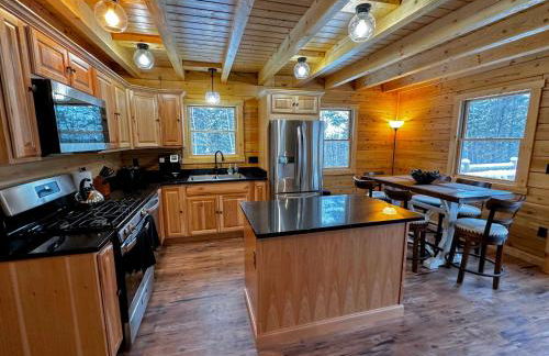 31R Brand new log home on quiet side street in Bethlehem, close to Main Street! 20 min to skiing - Foto 6