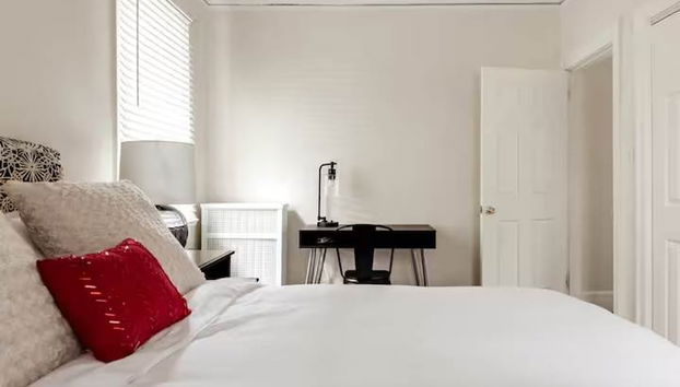 Gather Around the Mid-century Table at a Tranquil Haven - Foto 5, Habitación