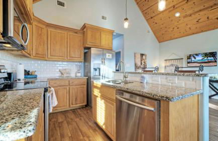 Group Getaway w/ Pool, Boat Dock 2 Homes Laguna Village Retreat by Avantstay - Foto 128