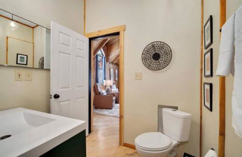 The Tyrolean Cabin. Panoramic Views. Hot Tub. - Photo 29