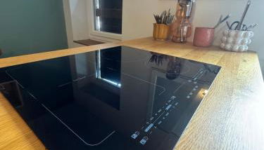 T2 chaleureux au coeur des vignes -vue place de Condrieu-long séjour possible - Foto 3, stove