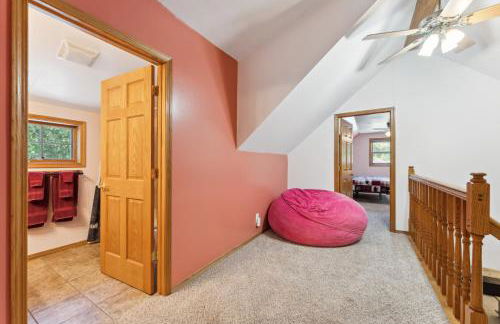 Dog-friendly 6-acre 5BR 3BA home, game room, deck, Wisconsin Dells 10min - Foto 19