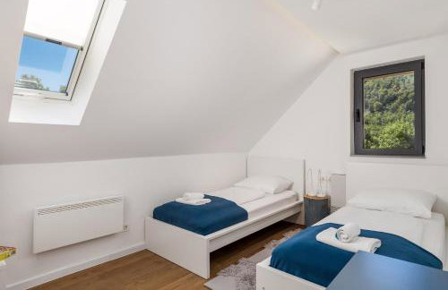 Modern Alpine Monsalbius Chalet - Foto 23