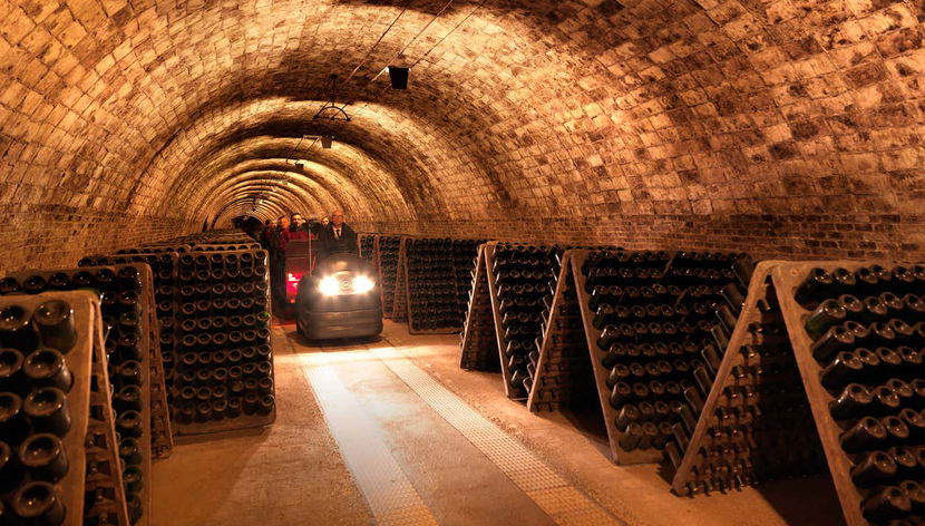 Visita a la bodega Codorníu - Foto 2, Recorriendo la bodega Codorníu