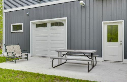 Pet Friendly Higgins Lake Home Firepit and Yard - Foto 28