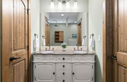 Spacious Waterfront Home on Lake Norman with Firepit Views and Dock Access - Foto 27