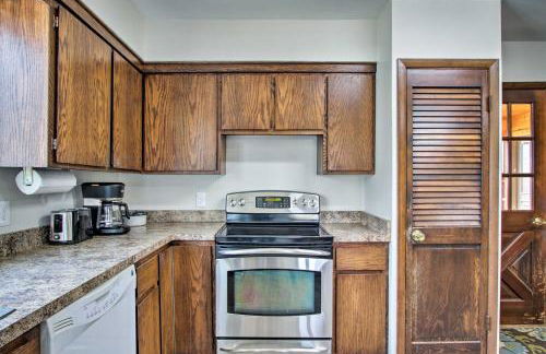 Wisconsin River Valley Farmhouse Fire Pit and View - Foto 14