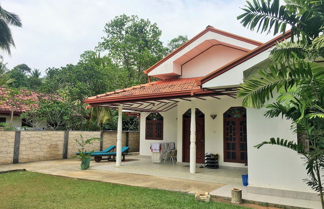 Swiss Villa Moragalla Beach - Foto 18