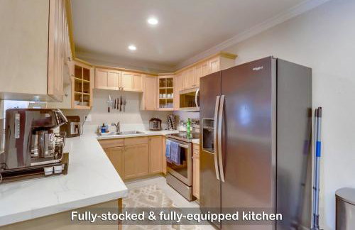 Entire Private Home with 3 Bedrooms 2 Bathrooms, Family Home Free Pool, Tub and Parking, Available Now - Foto 23