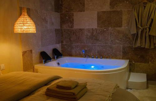 AMA, suite avec baignoire balnéo et sauna privé - Photo 2