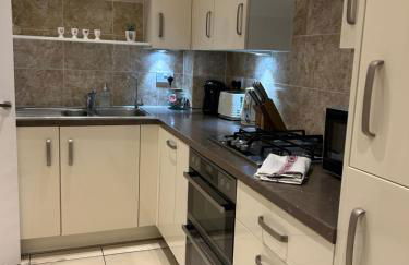 Kings Reach Slough nr Legoland and Ascot Stylish Homely House Sleeps Eight - Foto 13