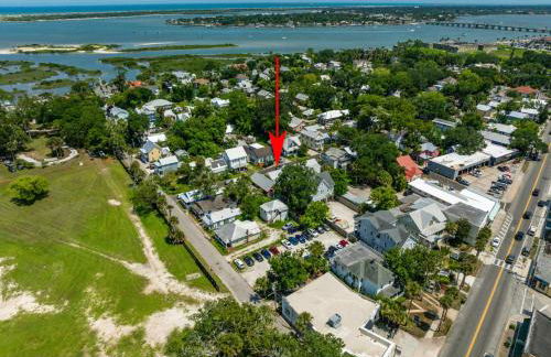Casa Amarillo l Steps to Historic District - Photo 4