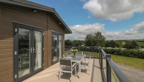 Beech Lodge - Photo 2