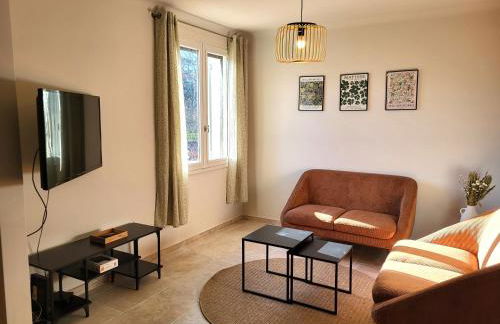 Maison avec piscine chauffée, centre village - Foto 18