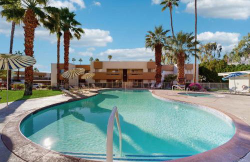 Stylish, Dog-Friendly Condo with Grill, shared Pool and Spa - Close to Downtown - Foto 20