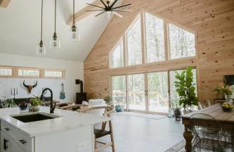 Luxe Modern Cabin with Pond, Fire Pit, Hiking, near Bethel Woods - Foto 10