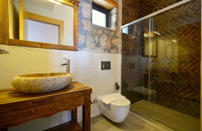 2 Bedroom Private Villa With Infinity Pool and Sea View - Photo 18