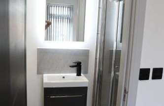 Modern 4 BR flat with 4 ensuites in central Reading - Photo 24