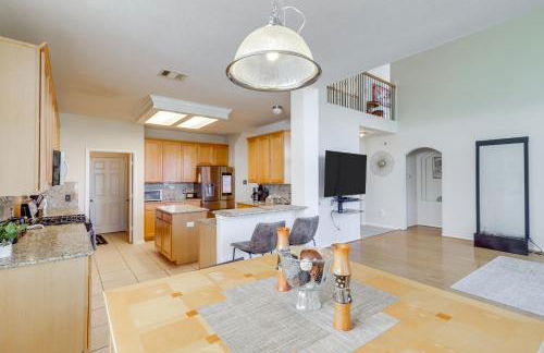 Lake-View Home with Pool Access in Legends Ranch! - Foto 8