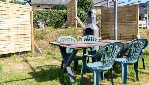Gîte Jean Montet, piscine chauffée partagée, Wifi, salle de jeux, animaux de la ferme - Foto 2, Garden view