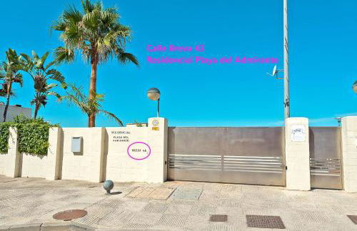 On Beach Deluxe Apartment with Pools and own Garden - Foto 25