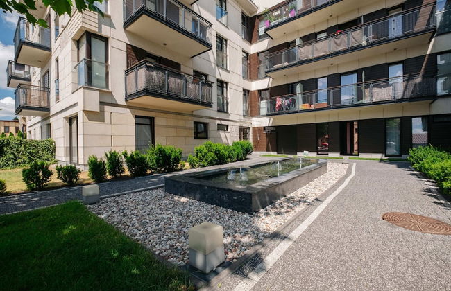 Modern Apartment Across the Ponds - Foto 33