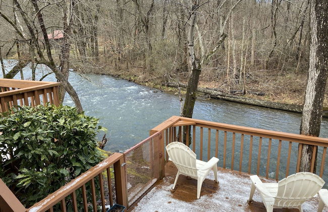 Gray's Place on Cosby Creek - 2 Bedrooms, 2 Baths, Sleeps 6 Home by RedAwning - Foto 10