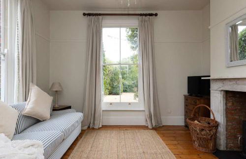 House & Annexe Sleeps 18 Heated Pool - Photo 9