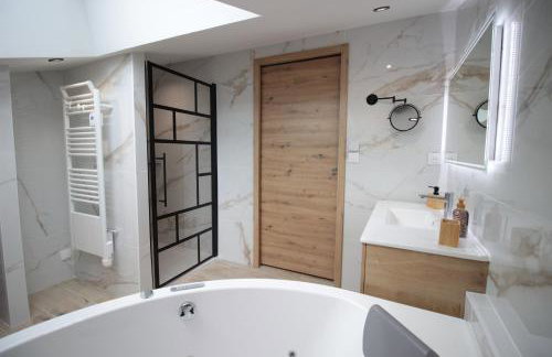 Verdun Centre - Full climatisation - 3 chambres - 7 couchages - 10 personnes - Parking Proche - Terrain 800m2 - Balnéothérapie - Air de jeux extérieurs - TOP CONFORT - Géré par PrestaZen'Services - Photo 30