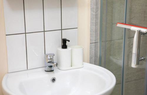 Modern Apartment Spacious Double Bed Off Road Parking Suite 8 - Foto 11