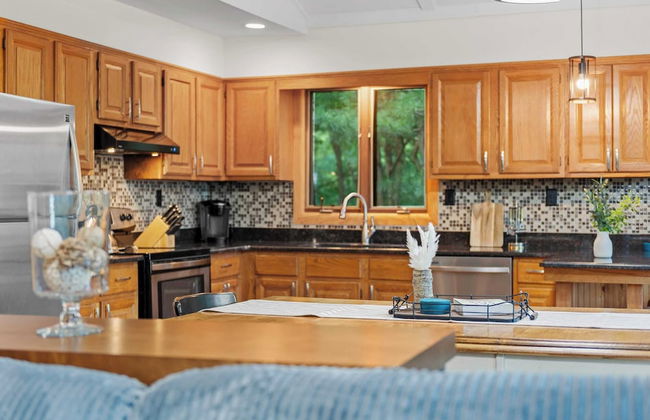 Summit Shores Tranquil Escape Designed for Groups w/ Hot Tub, Fire Pit + Game Room - Foto 12