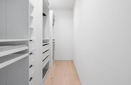 Modern Oasis w Pool Hot Tub Rooftop Deck Home Theater Mariposa Retreat by AvantStay - Foto 18