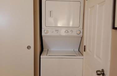 Entire 1 BR Condo- Near Anschutz, UC Health, DIA- In-Unit Washer Dryer- Seasonal Discounts! - Foto 5