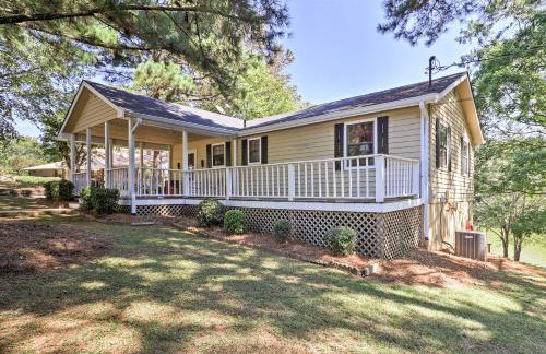 Lakefront Cottage with Private Hot Tub! - Foto 32