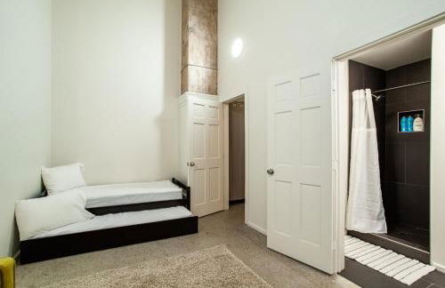 Historic Downtown Loft with Modern Flare - Foto 44